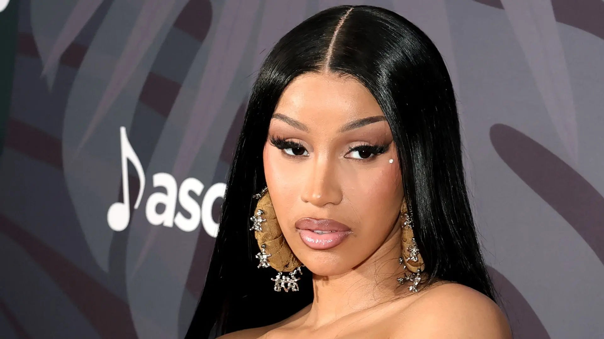 Offen: Darum trägt Cardi B keine durchsichtigen Shirts mehr